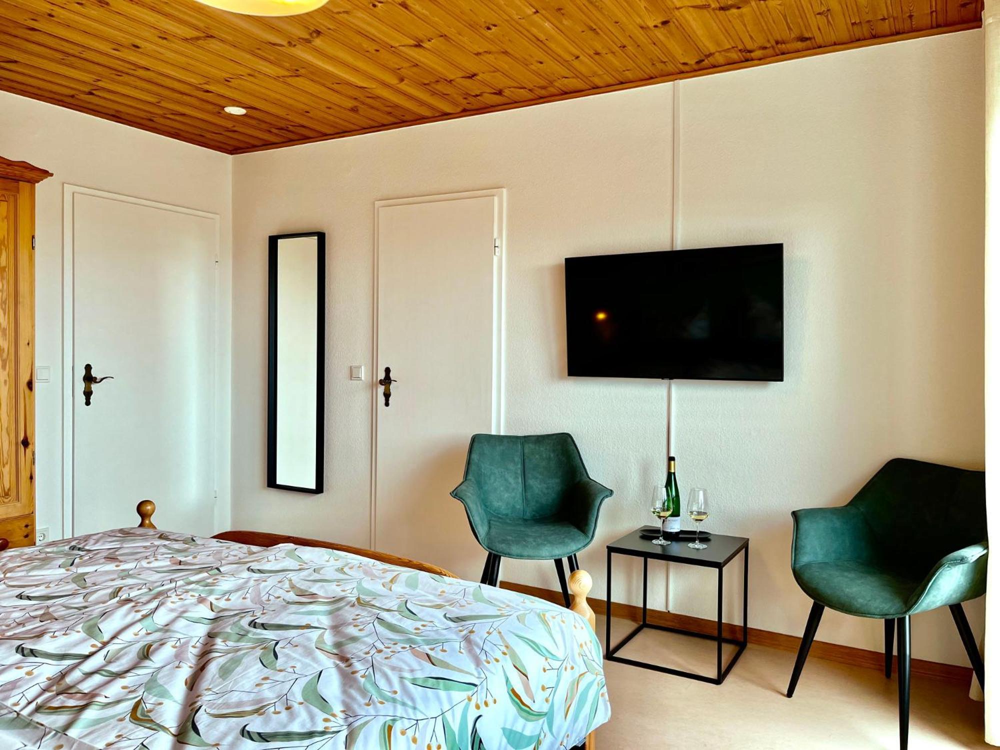 Pension 1595 Im Weingut Botzet Maring-Noviand Экстерьер фото