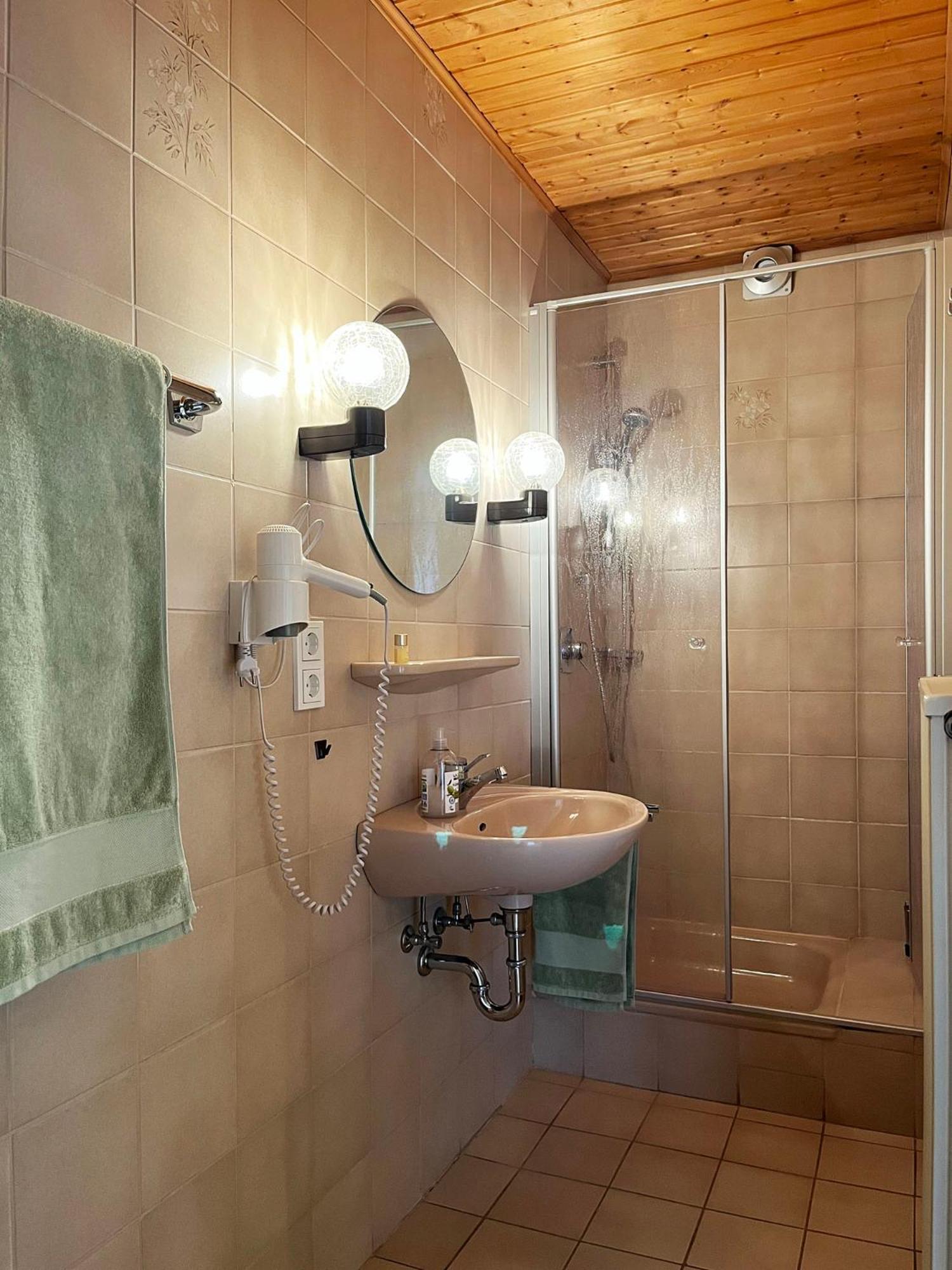 Pension 1595 Im Weingut Botzet Maring-Noviand Экстерьер фото